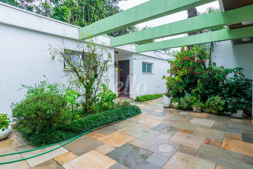 AREA DE SERVIÇO de Casa para alugar, sobrado com 450 m², 3 quartos e 1 vaga em Jardim dos Estados - São Paulo