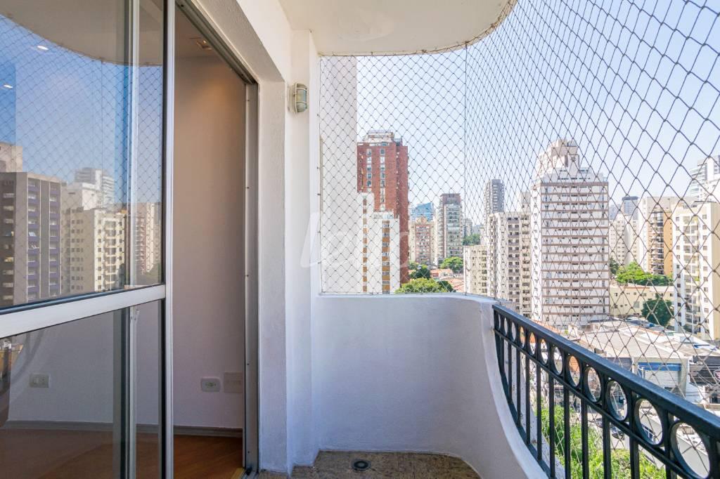 VARANDA de Apartamento para alugar, Padrão com 72 m², 2 quartos e 1 vaga em Vila Nova Conceição - São Paulo