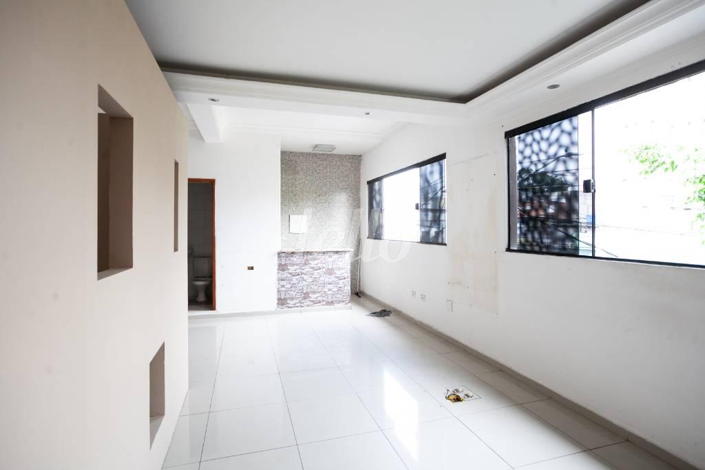 SALA de Casa para alugar, assobradada com 64 m², e em Vila Invernada - São Paulo