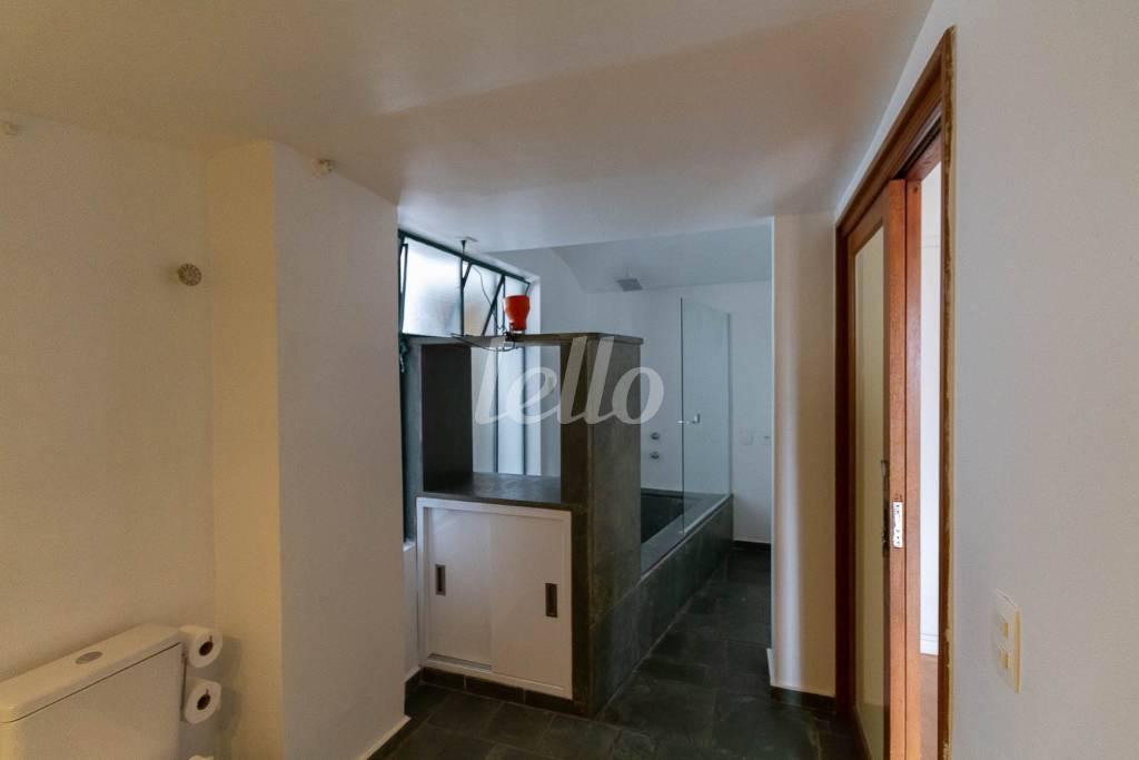 BANHEIRO SOCIAL de Apartamento para alugar, Padrão com 139 m², 1 quarto e em República - São Paulo