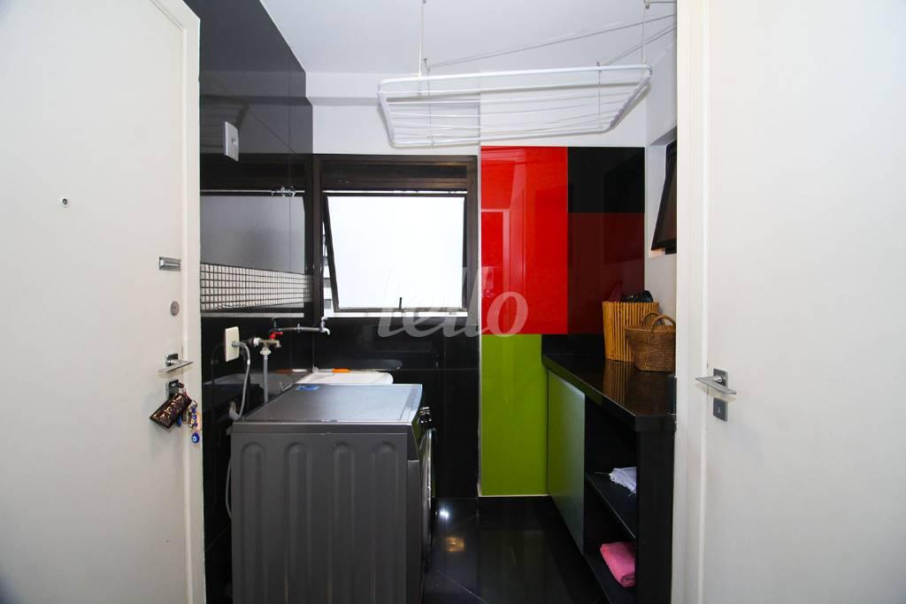 ÁREA DE SERVIÇO de Apartamento para alugar, Padrão com 120 m², 2 quartos e 2 vagas em Indianópolis - São Paulo