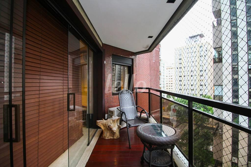 SACADA de Apartamento para alugar, Padrão com 120 m², 2 quartos e 2 vagas em Indianópolis - São Paulo