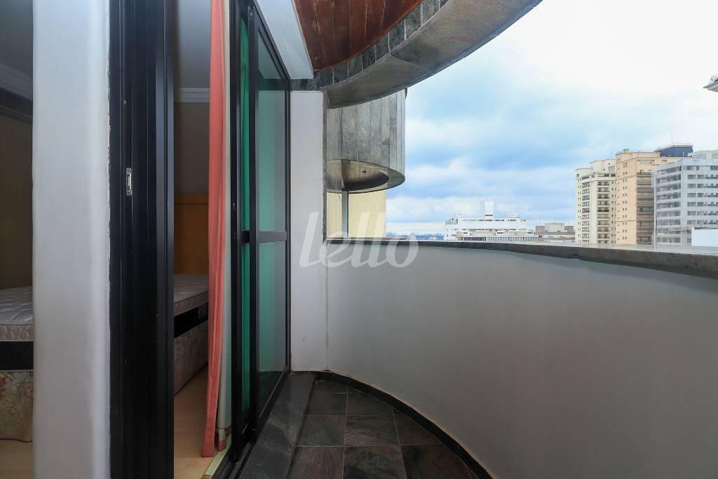 VARANDA de Apartamento para alugar, Padrão com 32 m², 1 quarto e 1 vaga em Cerqueira César - São Paulo