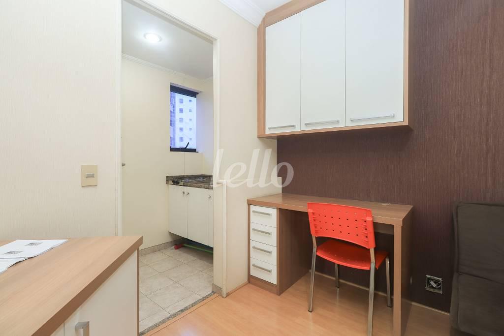 SALA de Apartamento para alugar, Padrão com 32 m², 1 quarto e 1 vaga em Cerqueira César - São Paulo