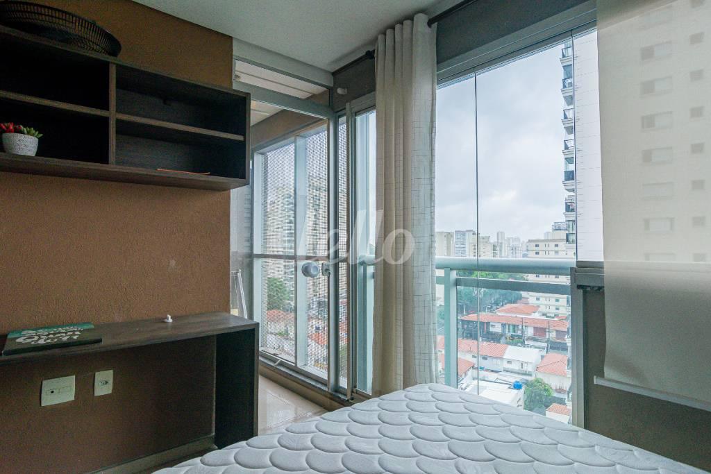 DORMITORIO de Apartamento para alugar, Padrão com 38 m², 1 quarto e 1 vaga em Campo Belo - São Paulo
