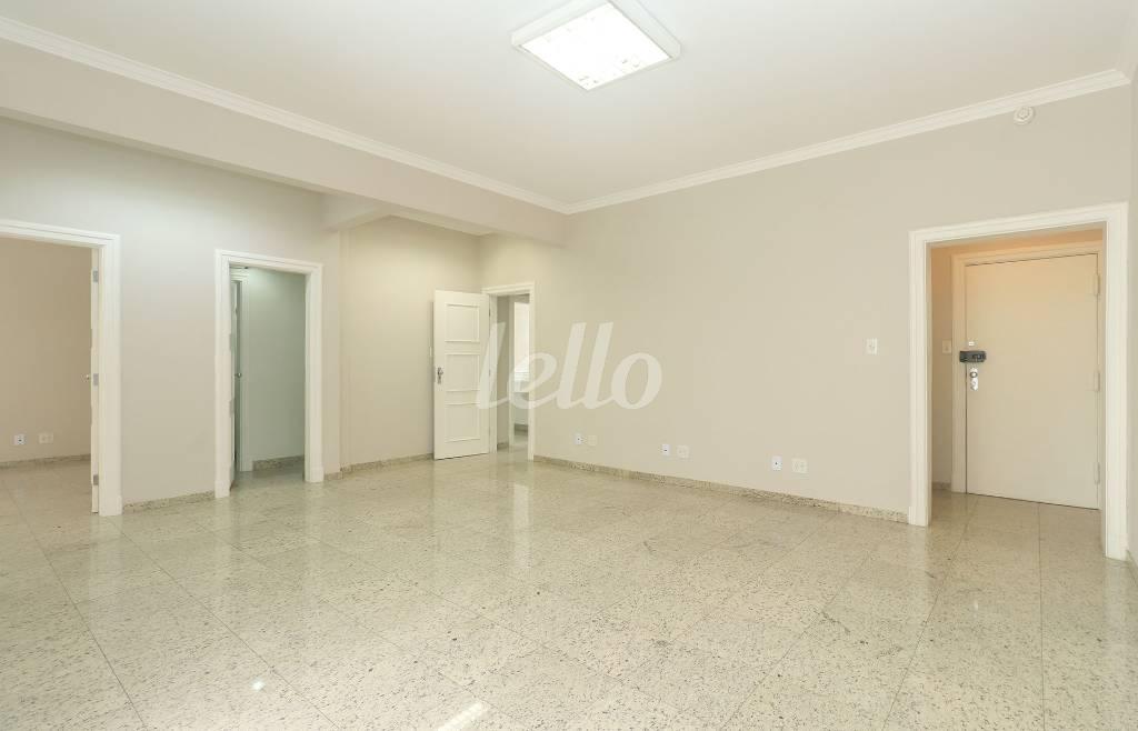 SALA de Sala / Conjunto para alugar, Padrão com 100 m², e em República - São Paulo