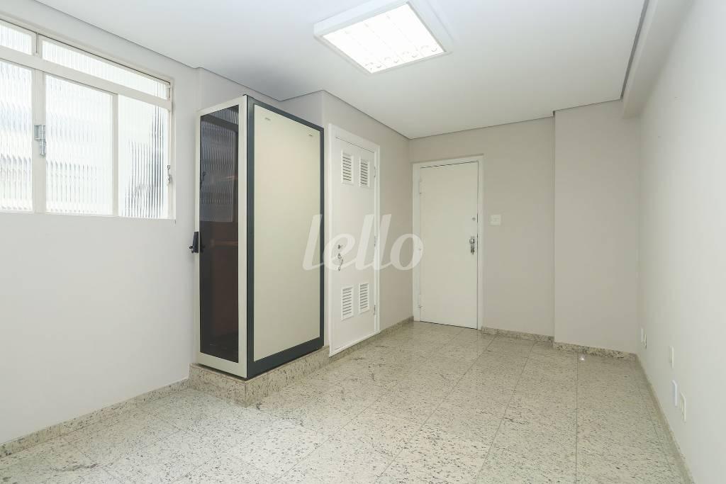 SALA 4 de Sala / Conjunto para alugar, Padrão com 100 m², e em República - São Paulo