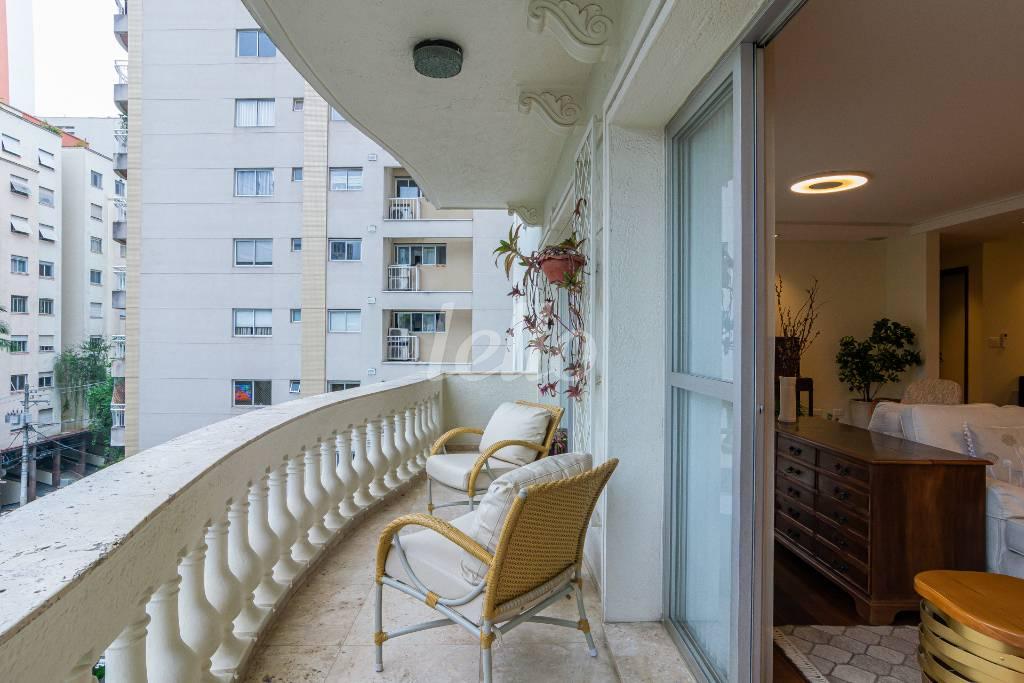 SALA de Apartamento para alugar, Padrão com 220 m², 3 quartos e 2 vagas em Jardim Paulista - São Paulo