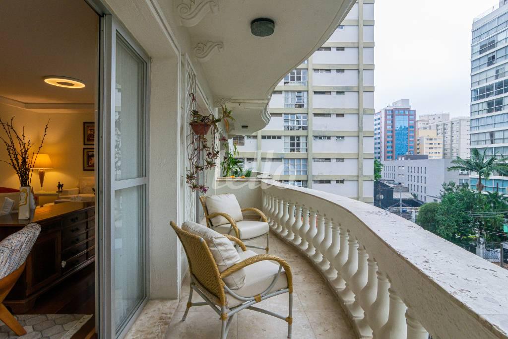 SACADA de Apartamento para alugar, Padrão com 220 m², 3 quartos e 2 vagas em Jardim Paulista - São Paulo