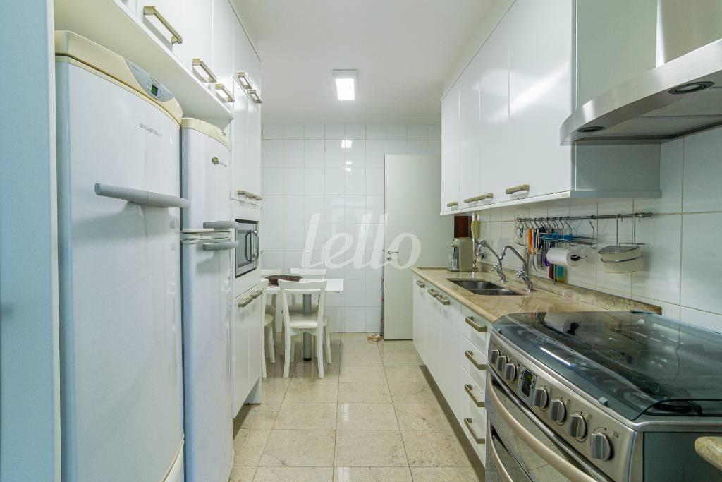 COZINHA de Apartamento para alugar, Padrão com 220 m², 3 quartos e 2 vagas em Jardim Paulista - São Paulo