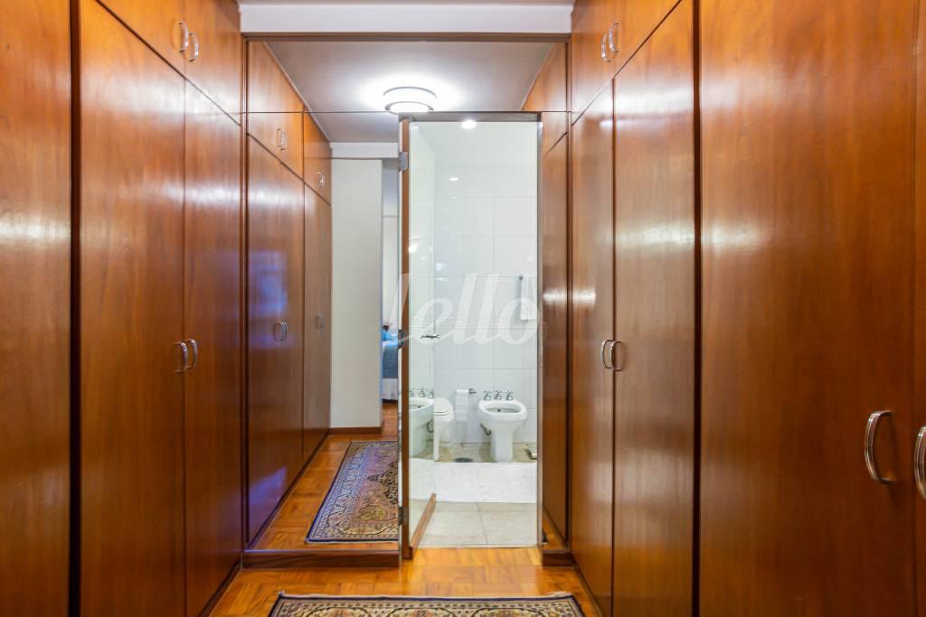SUITE de Apartamento para alugar, Padrão com 220 m², 3 quartos e 2 vagas em Jardim Paulista - São Paulo