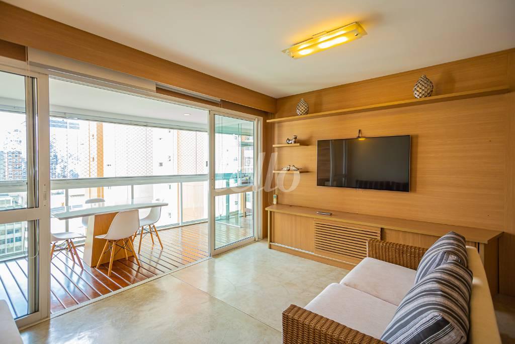 SALA de Apartamento para alugar, Padrão com 127 m², 4 quartos e 4 vagas em Vila Olímpia - São Paulo