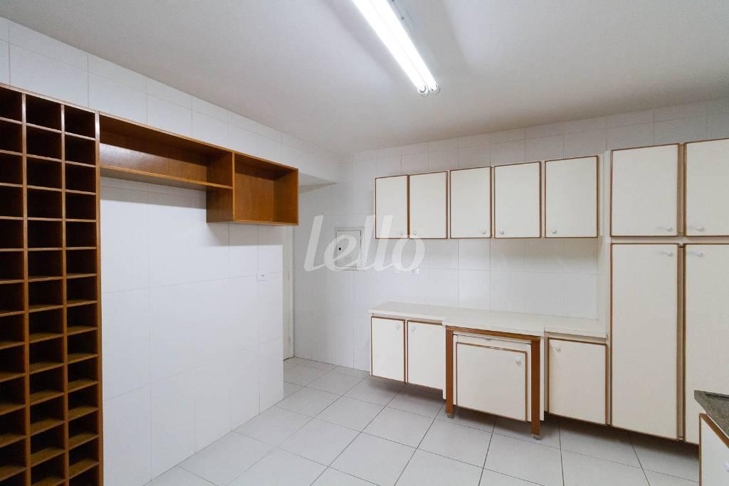 COZINHA de Apartamento à venda, Padrão com 114 m², 3 quartos e 2 vagas em Vila Madalena - São Paulo