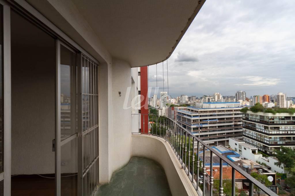SACADA de Apartamento à venda, Padrão com 114 m², 3 quartos e 2 vagas em Vila Madalena - São Paulo