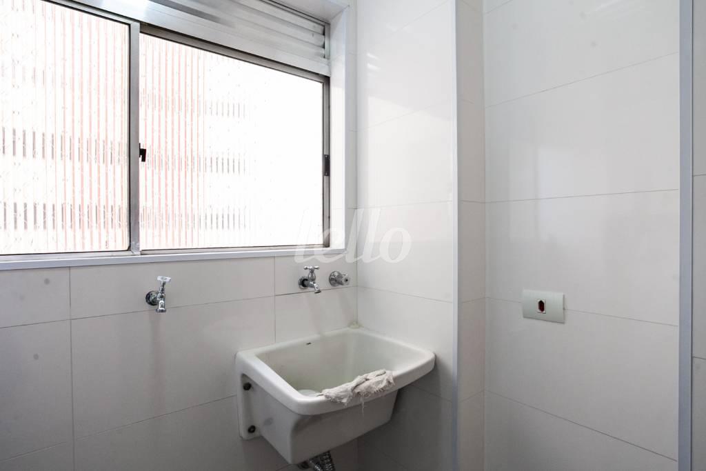 AREA DE SERVIÇO de Apartamento para alugar, Padrão com 75 m², 3 quartos e 1 vaga em Vila Carlos de Campos - São Paulo