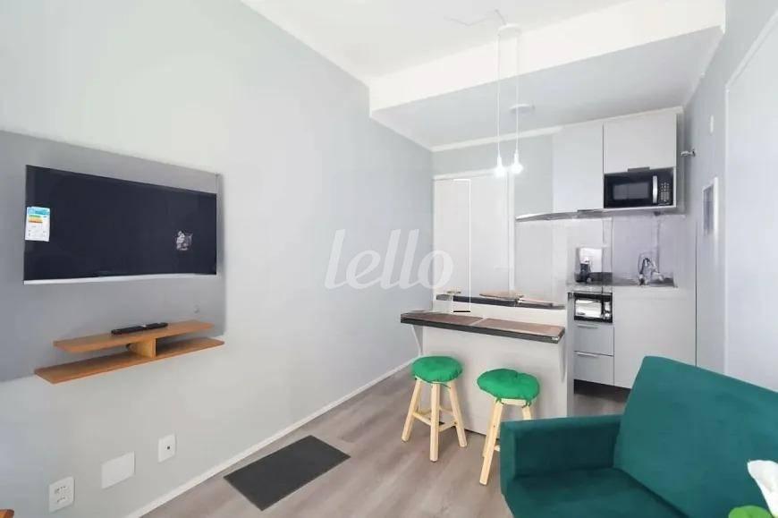 SALA de Apartamento para alugar, Padrão com 28 m², 1 quarto e 1 vaga em Aclimação - São Paulo