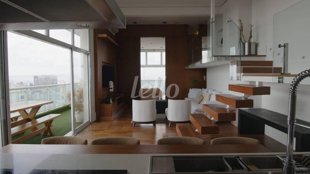 SALA de Apartamento para alugar, Padrão com 140 m², 1 quarto e 2 vagas em Cerqueira César - São Paulo