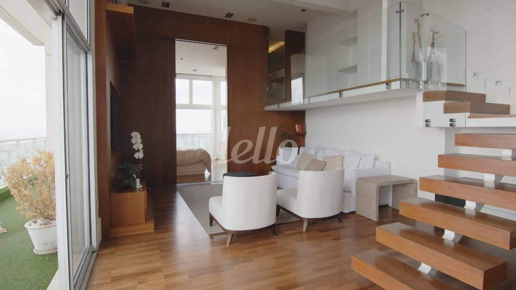SALA de Apartamento para alugar, Padrão com 140 m², 1 quarto e 2 vagas em Cerqueira César - São Paulo