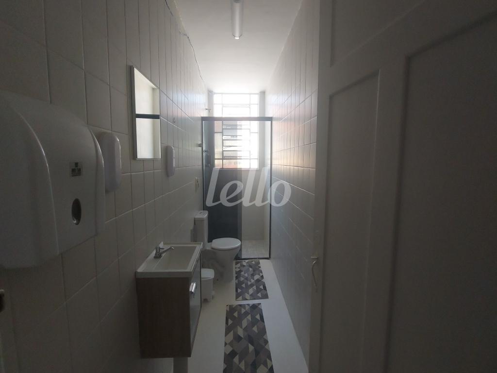 4-BANHEIRO-001.JPG de Casa para alugar, térrea com 80 m², 2 quartos e 2 vagas em Vila Paulicéia - São Paulo