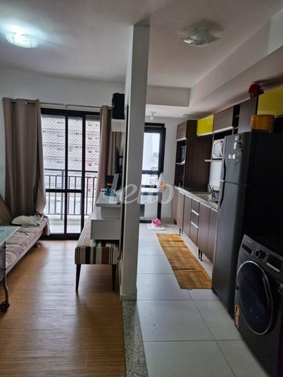 COZINHA E SALA de Apartamento à venda, Padrão com 44 m², 1 quarto e 1 vaga em Campestre - Santo André