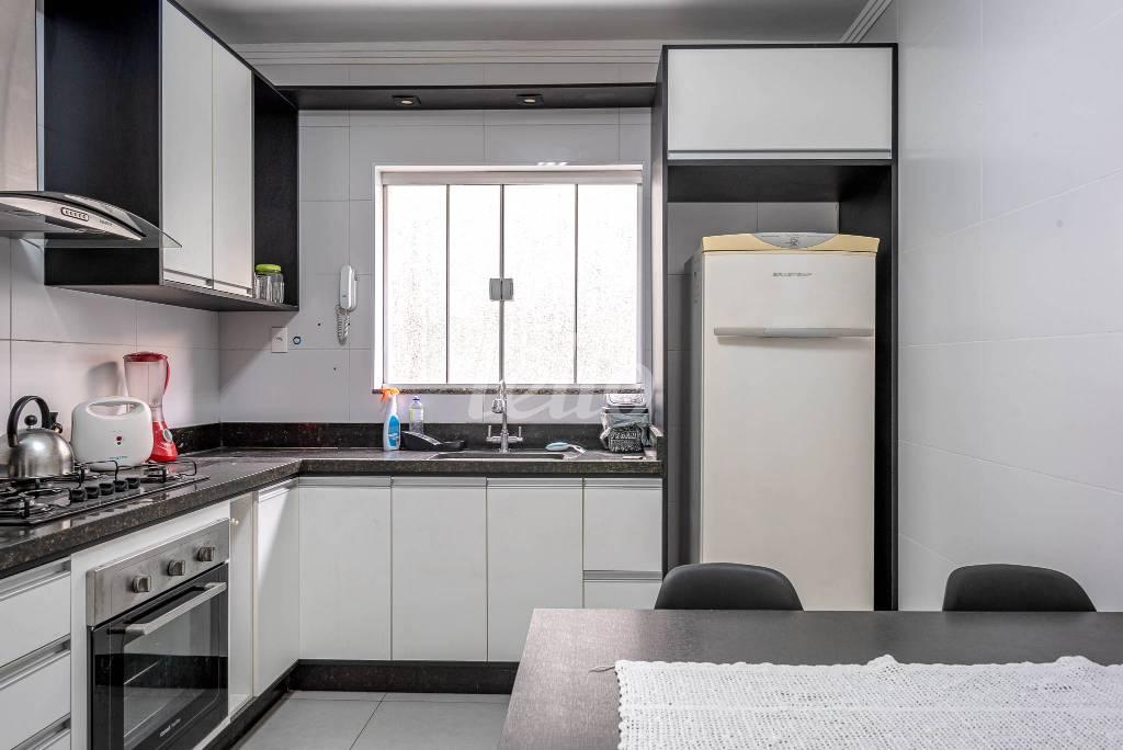 COZINHA de Casa para alugar, térrea com 90 m², 2 quartos e em Bela Vista - São Paulo