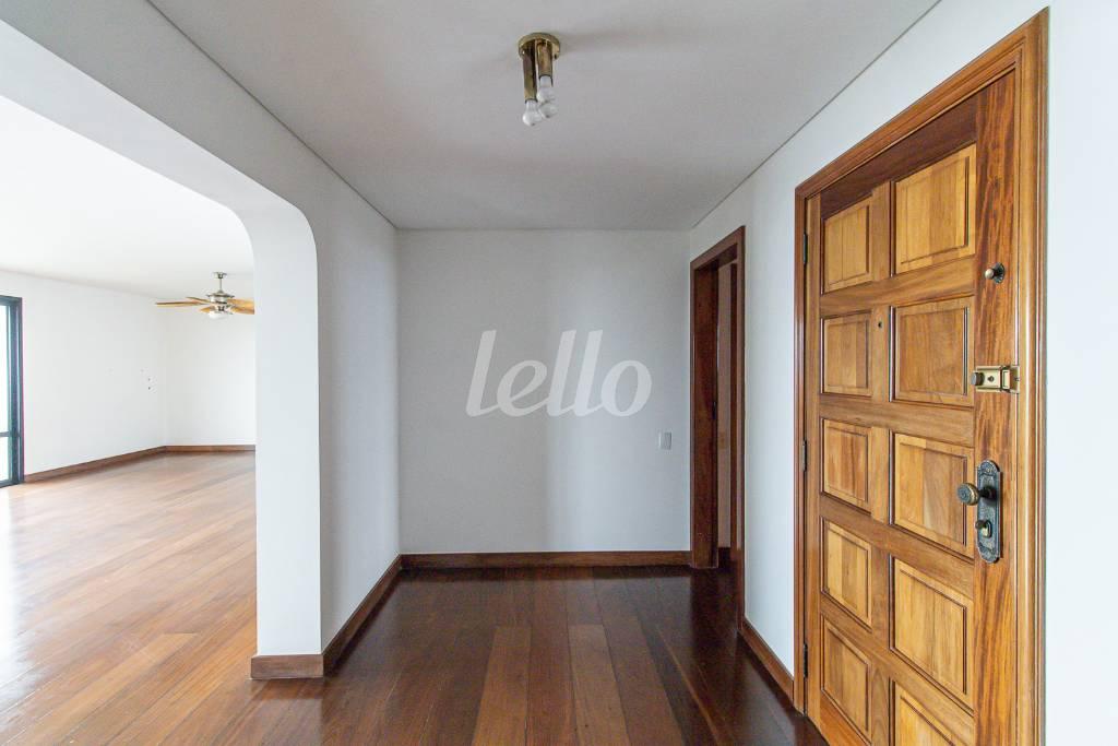 SALA de Apartamento para alugar, Padrão com 338 m², 4 quartos e 1 vaga em Santo Amaro - São Paulo