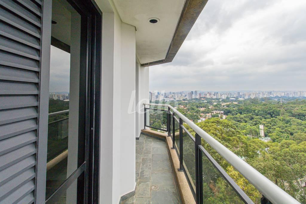 SACADA de Apartamento para alugar, Padrão com 338 m², 4 quartos e 1 vaga em Santo Amaro - São Paulo