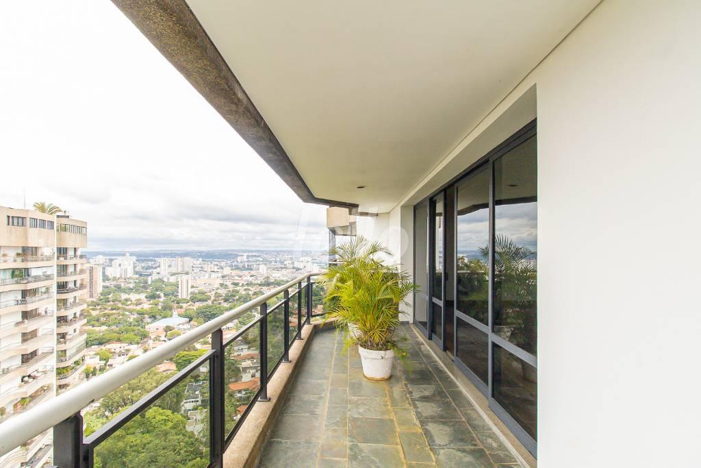 SACADA de Apartamento para alugar, Padrão com 338 m², 4 quartos e 1 vaga em Santo Amaro - São Paulo