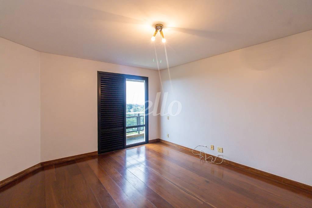 DORMITORIO 2 de Apartamento para alugar, Padrão com 338 m², 4 quartos e 1 vaga em Santo Amaro - São Paulo