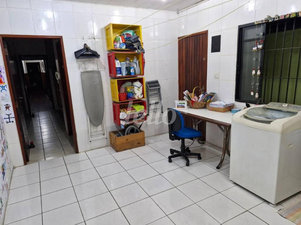 LAVANDERIA de Casa à venda, térrea com 93 m², 3 quartos e 2 vagas em Vila Oratório - São Paulo
