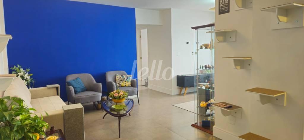 LIVING de Apartamento à venda, Padrão com 72 m², 2 quartos e 1 vaga em Vila Uberabinha - São Paulo