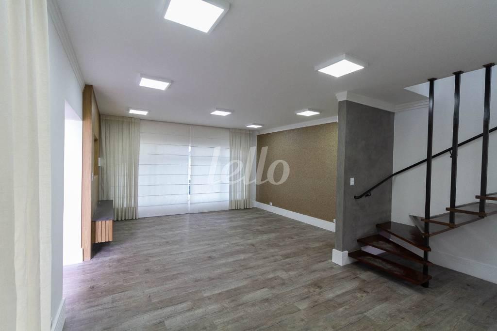 01SALA-1_003 de Casa para alugar, sobrado com 250 m², e 5 vagas em Sumarezinho - São Paulo