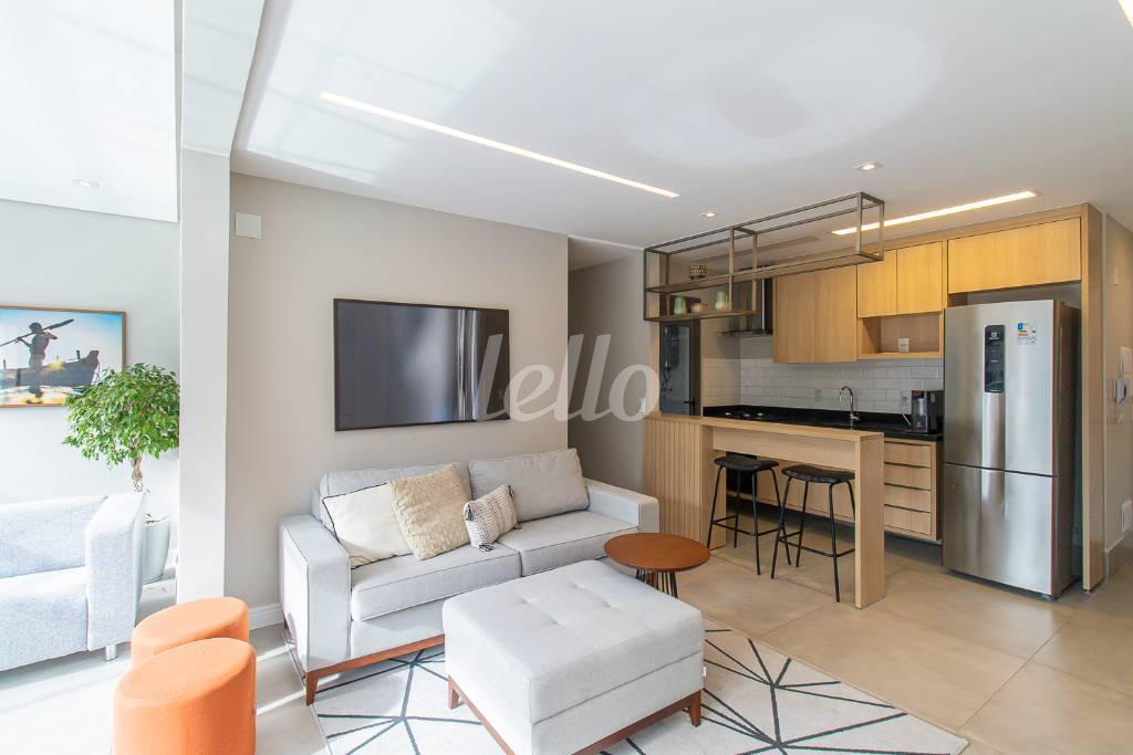 SALA de Apartamento para alugar, Padrão com 74 m², 2 quartos e 1 vaga em Indianópolis - São Paulo