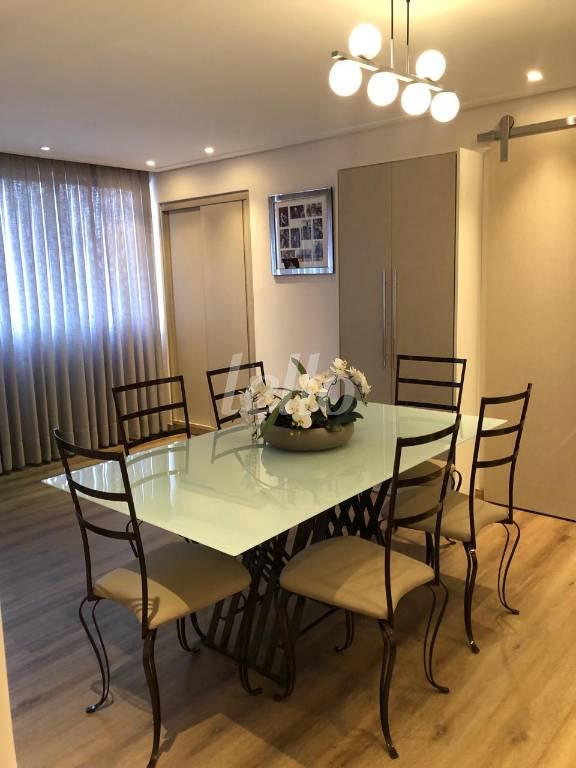 SALA DOIS AMBIENTES de Apartamento à venda, Padrão com 74 m², 2 quartos e 1 vaga em Vila Bastos - Santo André