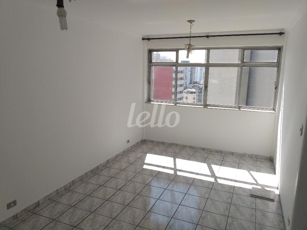 SALA 2 AMBIENTES de Apartamento para alugar, Padrão com 43 m², e em Santa Cecília - São Paulo