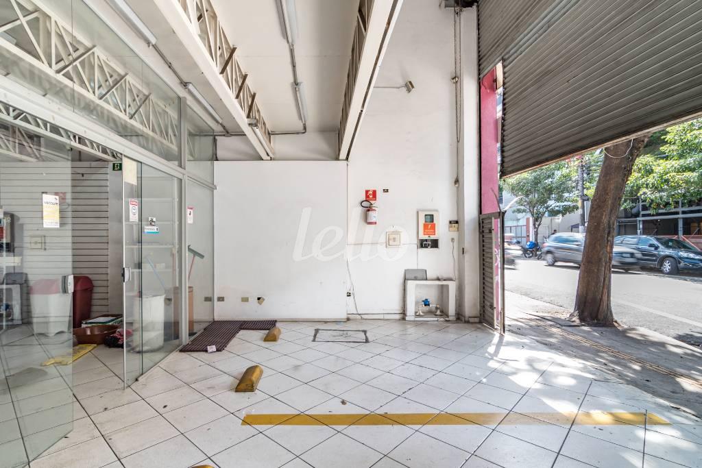 GARAGEM de Prédio Comercial para alugar, Monousuário com 131 m², e 2 vagas em Pinheiros - São Paulo