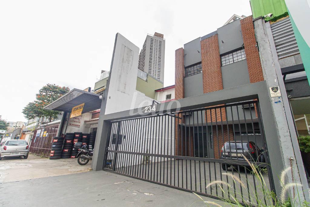 FACHADA de Prédio Comercial para alugar, Monousuário com 220 m², e 6 vagas em Jardim Das Acácias - São Paulo