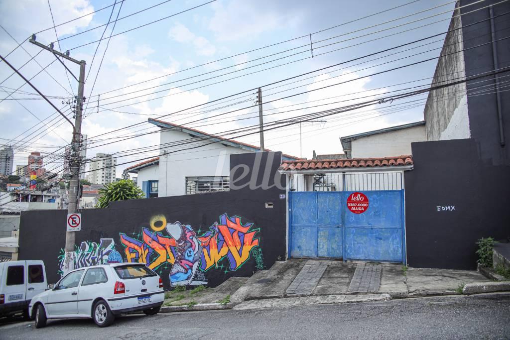 FACHADA de Casa para alugar, sobrado com 250 m², e em Água Funda - São Paulo