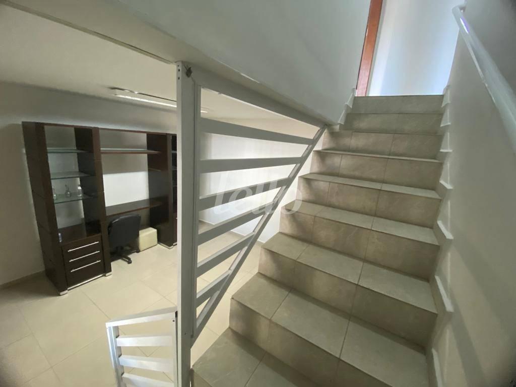 ACESSO AOS DORMITÓRIOS de Casa para alugar, sobrado com 135 m², 2 quartos e 1 vaga em Prosperidade - São Caetano do Sul