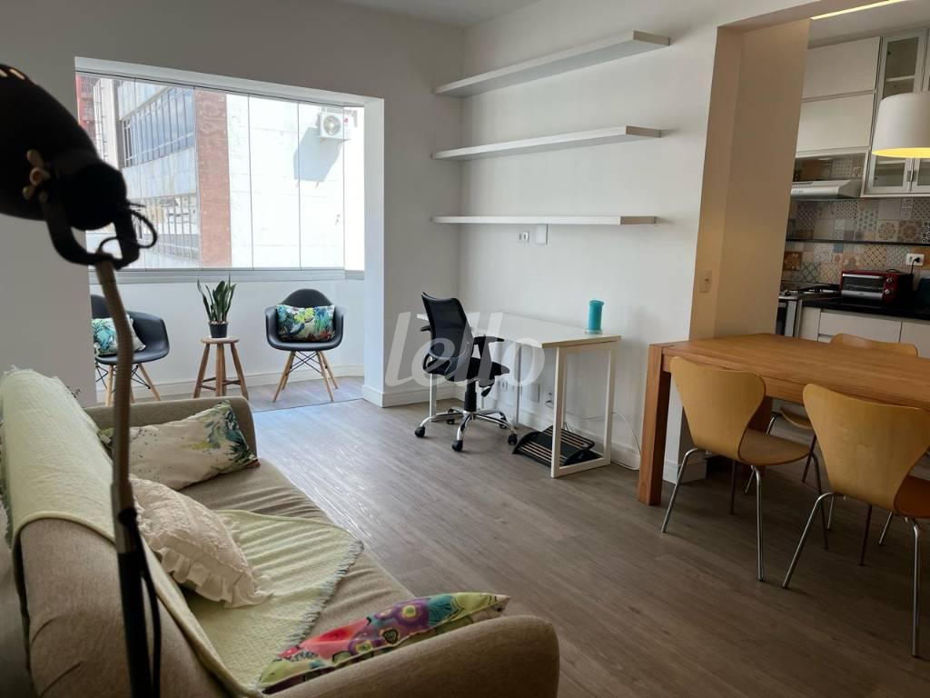 SALA de Apartamento para alugar, Padrão com 50 m², 1 quarto e 1 vaga em Itaim Bibi - São Paulo