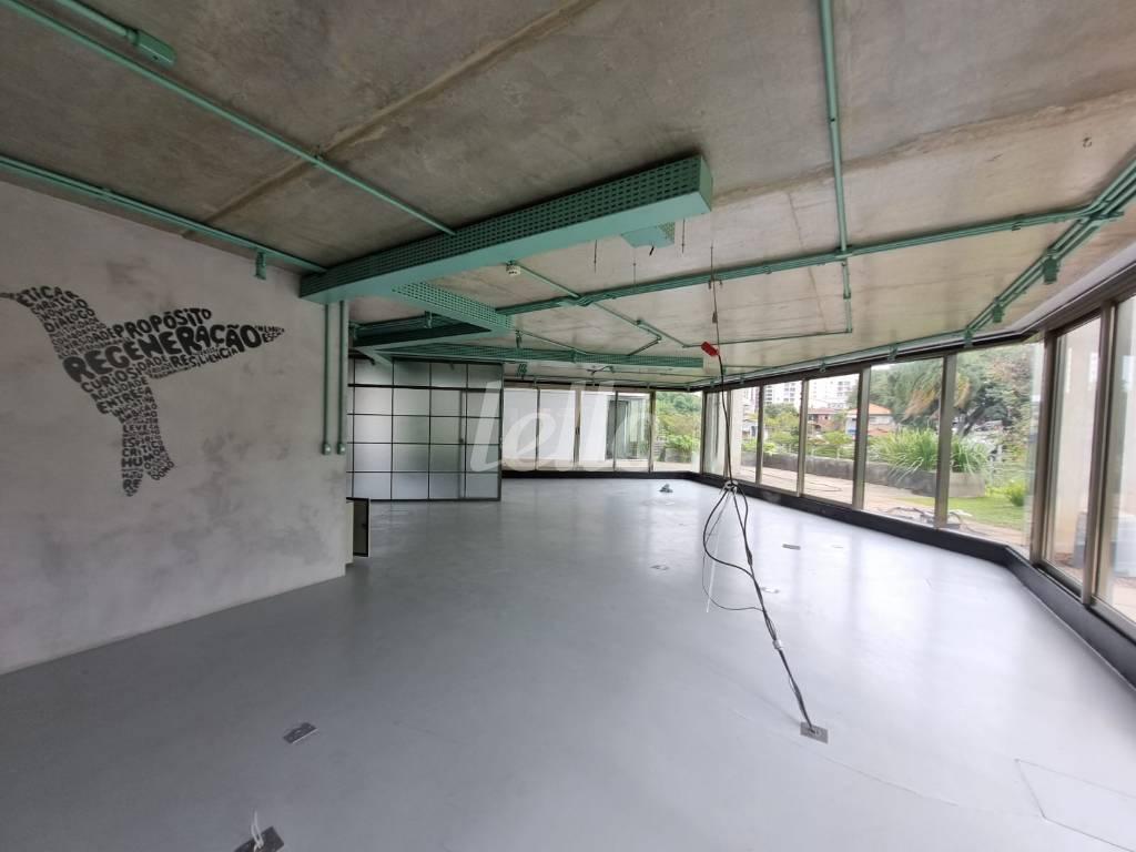 SALA de Sala / Conjunto para alugar, Padrão com 225 m², e 3 vagas em Vila Madalena - São Paulo