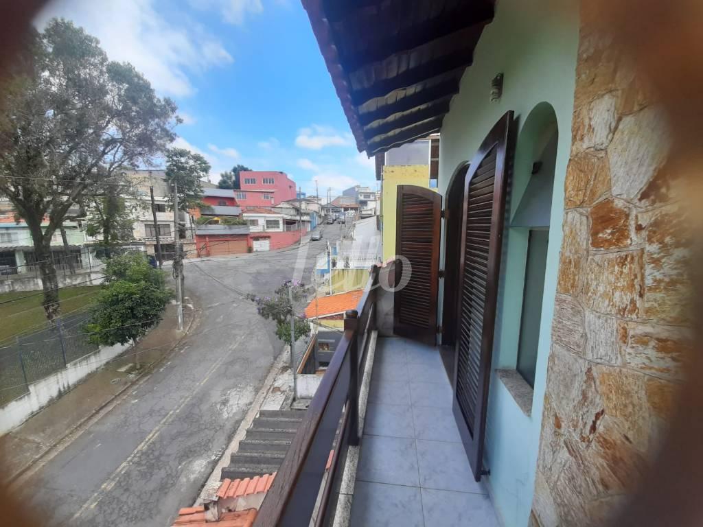 SACADA DA PRIMEIRA SUÍTE de Casa à venda, sobrado com 252 m², 3 quartos e 6 vagas em Vila Helena - Santo André