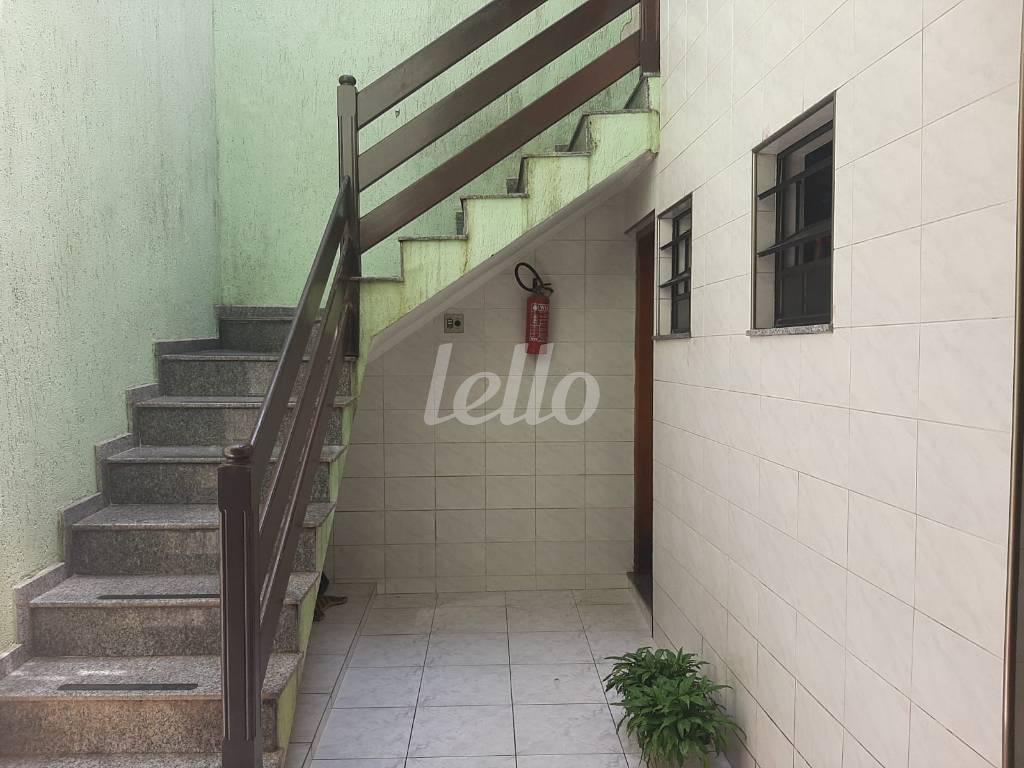 ACESSO PARA A GARAGEM de Casa à venda, sobrado com 252 m², 3 quartos e 6 vagas em Vila Helena - Santo André