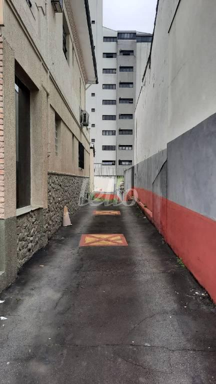 ENTRADA de Área / Terreno para alugar, Padrão com 350 m², e em Tucuruvi - São Paulo