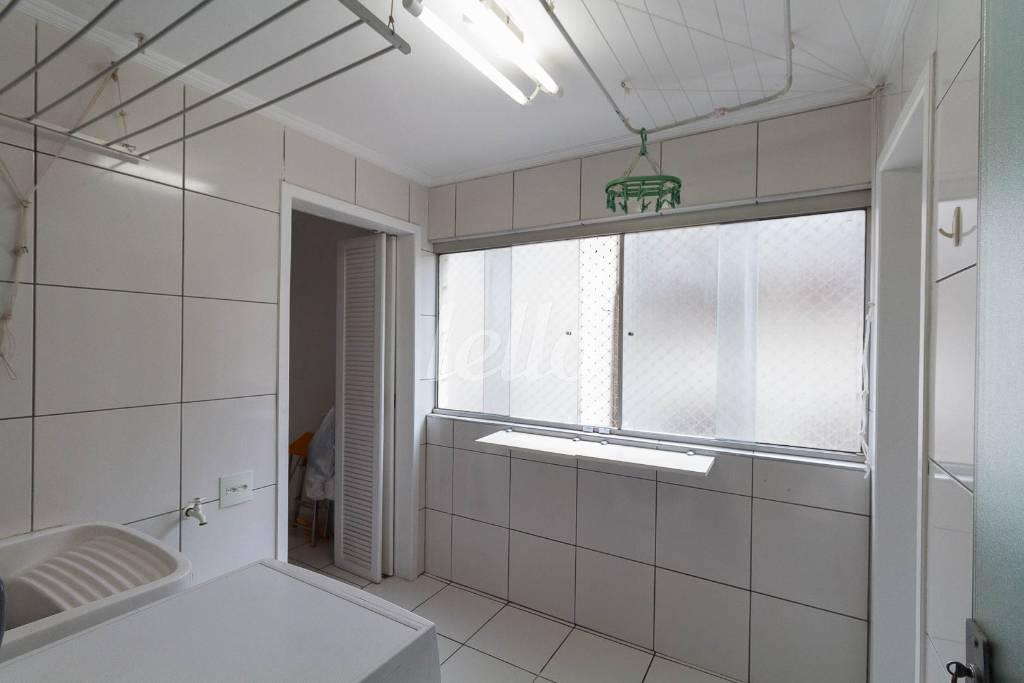 AREA-DE-SERVICO de Apartamento à venda, Padrão com 145 m², 4 quartos e 2 vagas em Pinheiros - São Paulo