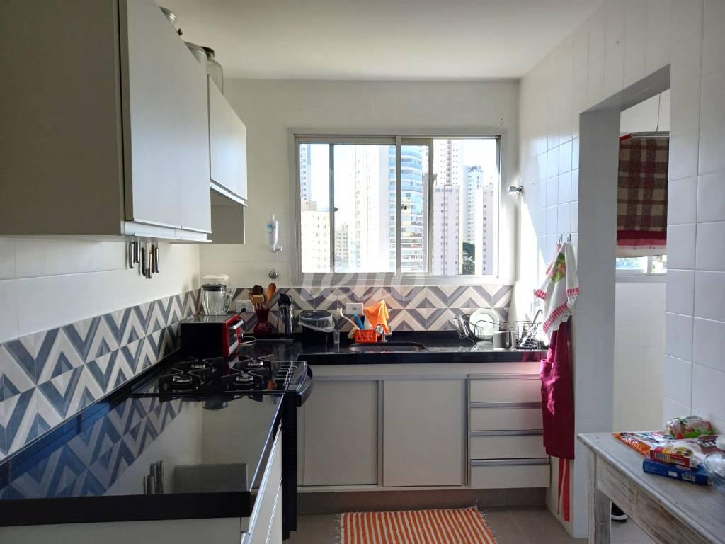 F de Apartamento à venda, Padrão com 57 m², 2 quartos e 1 vaga em Chora Menino - São Paulo