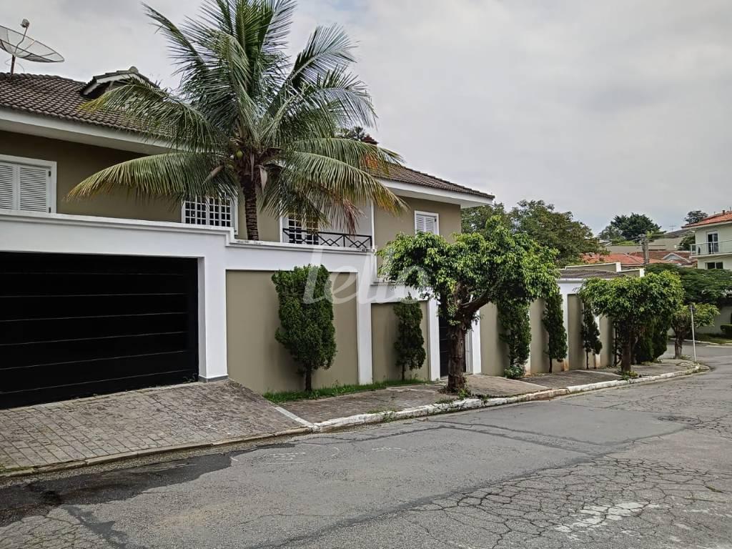 FACHADA de Casa à venda, sobrado com 370 m², 4 quartos e 6 vagas em Vila Albertina - São Paulo