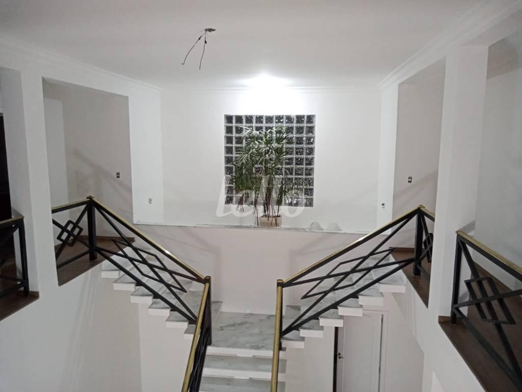 ESCADA de Casa à venda, sobrado com 370 m², 4 quartos e 6 vagas em Vila Albertina - São Paulo