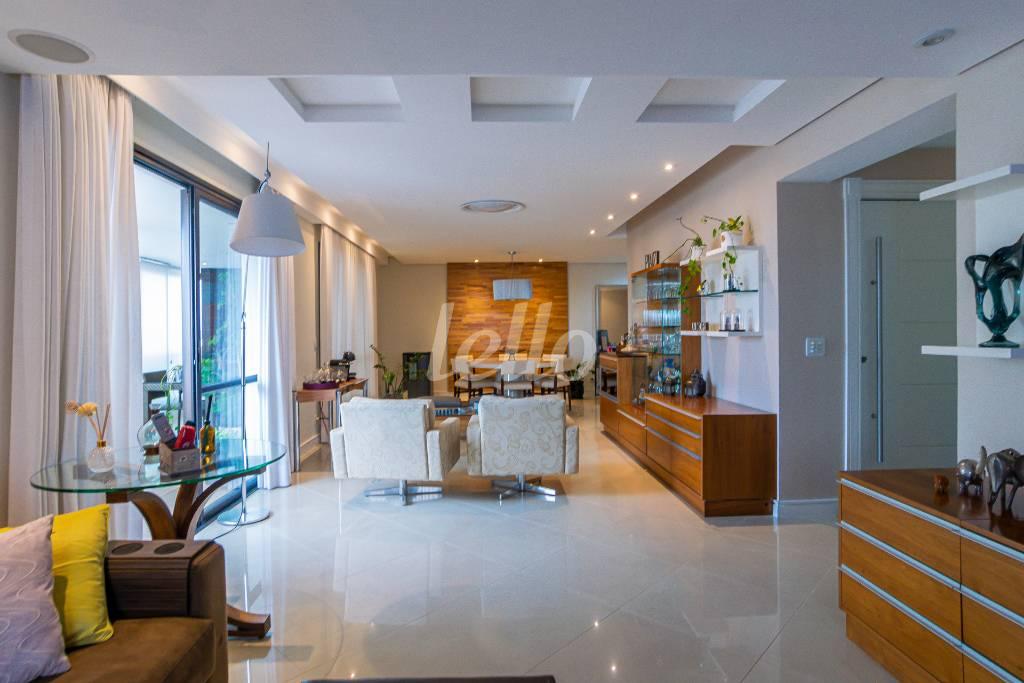 SALA de Apartamento para alugar, Padrão com 177 m², 3 quartos e 4 vagas em Vila Anglo Brasileira - São Paulo