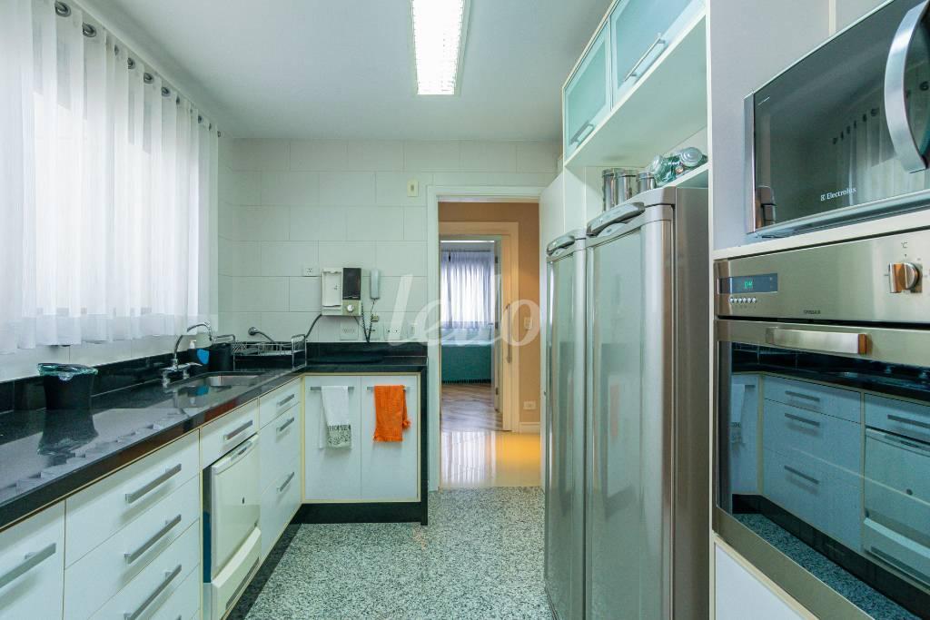 COZINHA de Apartamento para alugar, Padrão com 177 m², 3 quartos e 4 vagas em Vila Anglo Brasileira - São Paulo